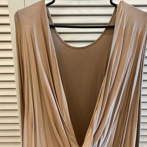 TAN LULU’S BACKLESS LONG SLEEVE TOP NEVER WORN